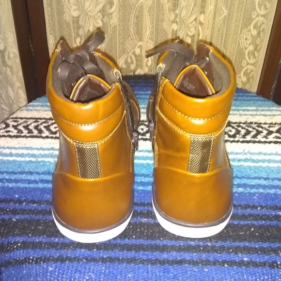 (KENNETH COLE'S). - Picture 4 of 6